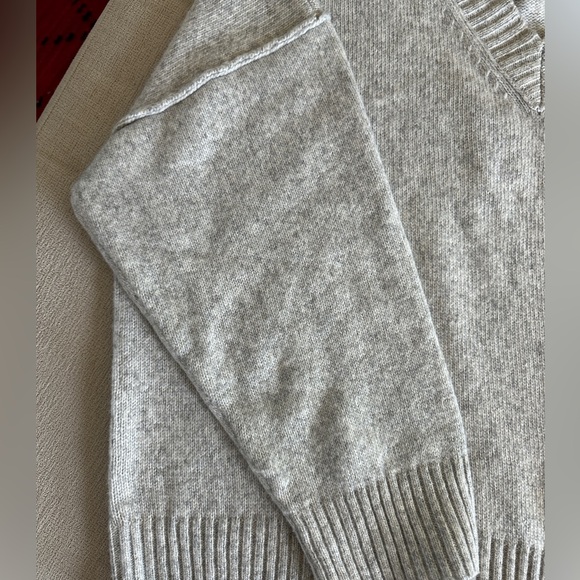 ASOS Light Gray V-neck Sweater - Picture 6 of 8